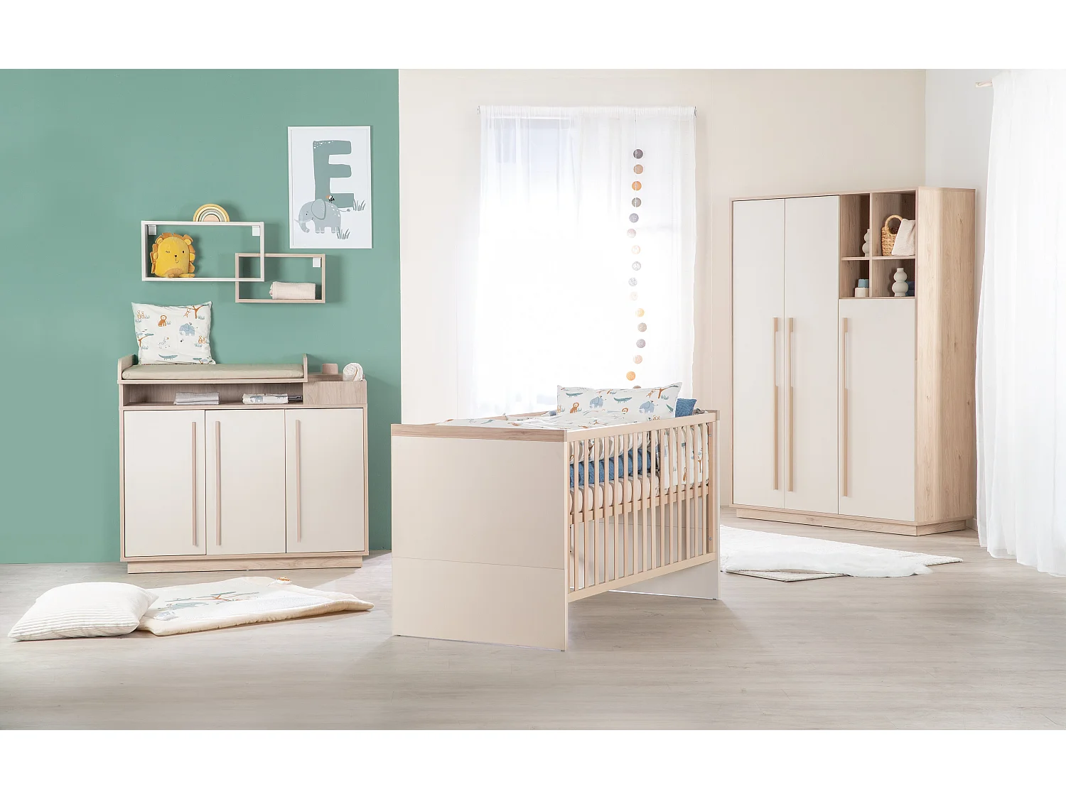Armario moderno de 3 puertas para bebé y niños Elva en Cashmere y madera de castaño Virginia