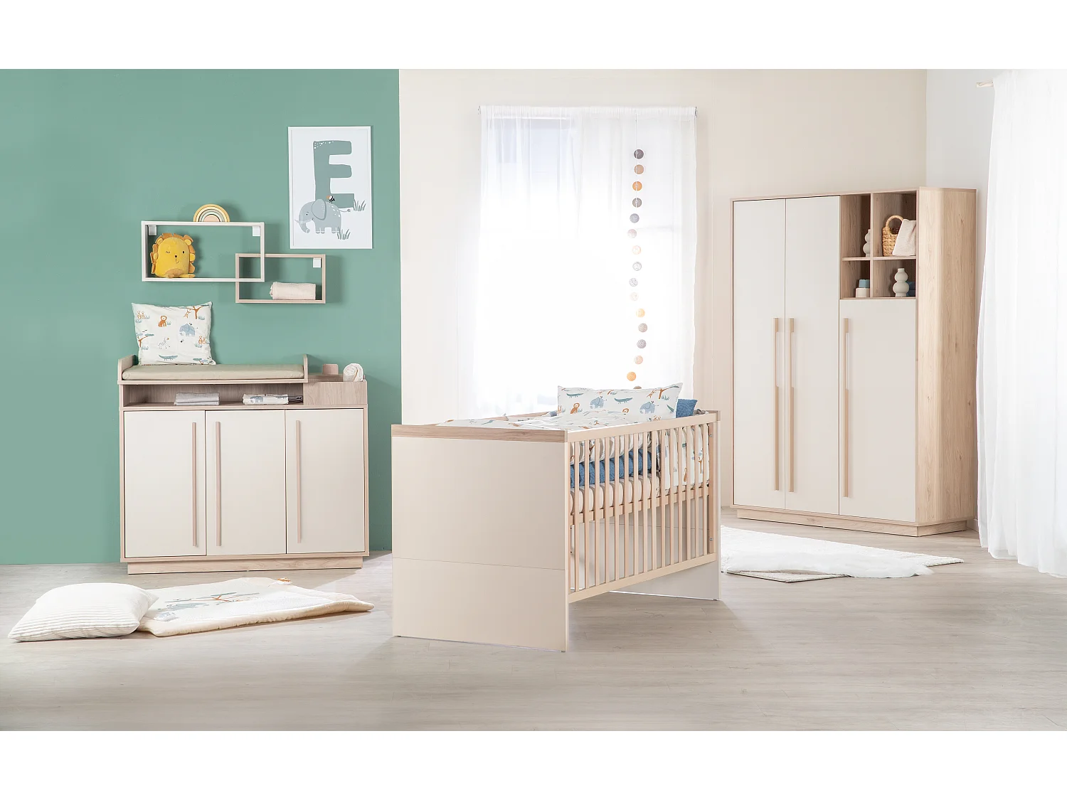 Armario moderno de 3 puertas para bebé y niños Elva en Cashmere y madera de castaño Virginia