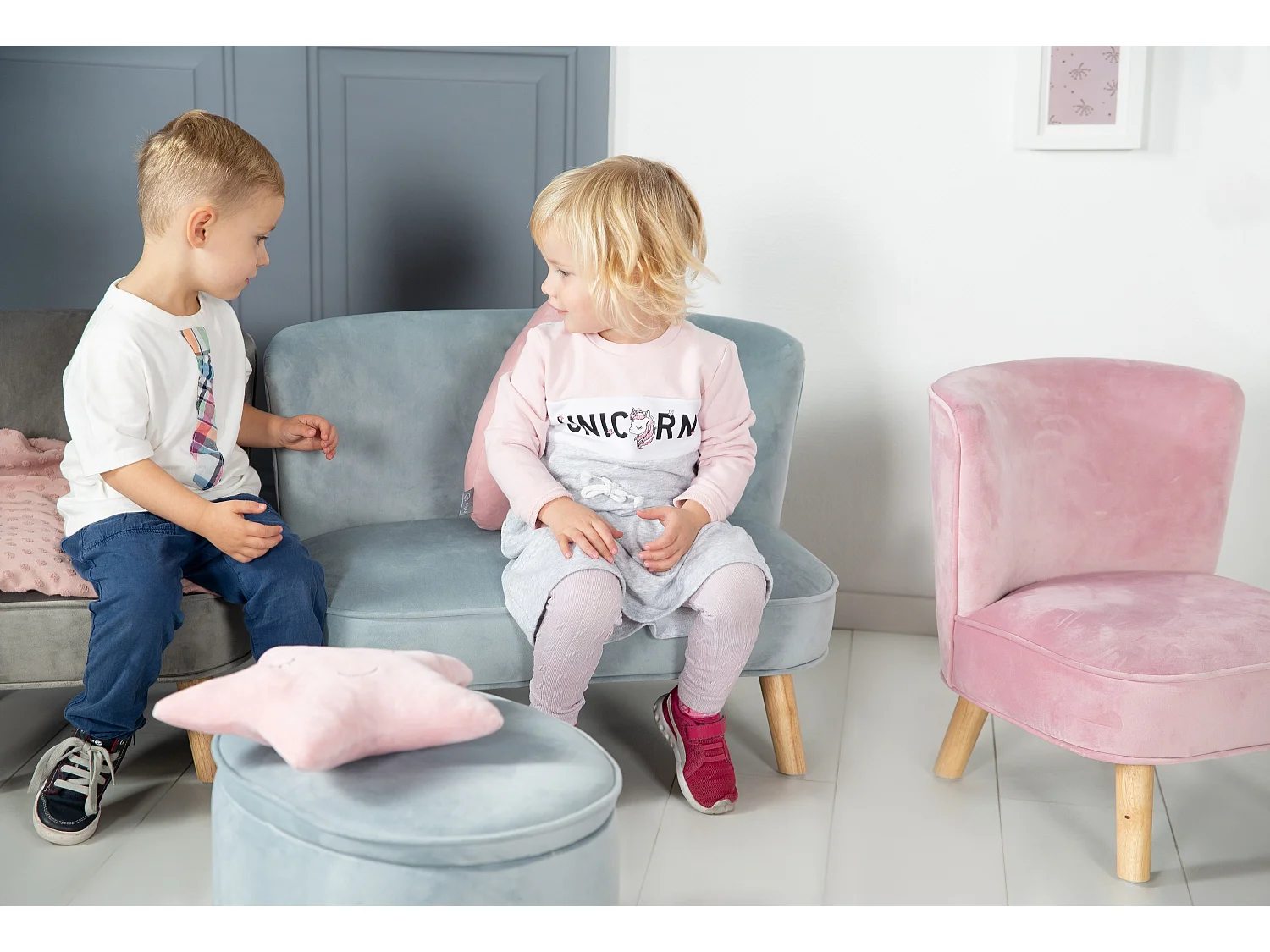 Canapé pour enfants avec pieds en bois Moderne 2 places Mini canapé pour garçons et filles en gris, rose ou bleu clair