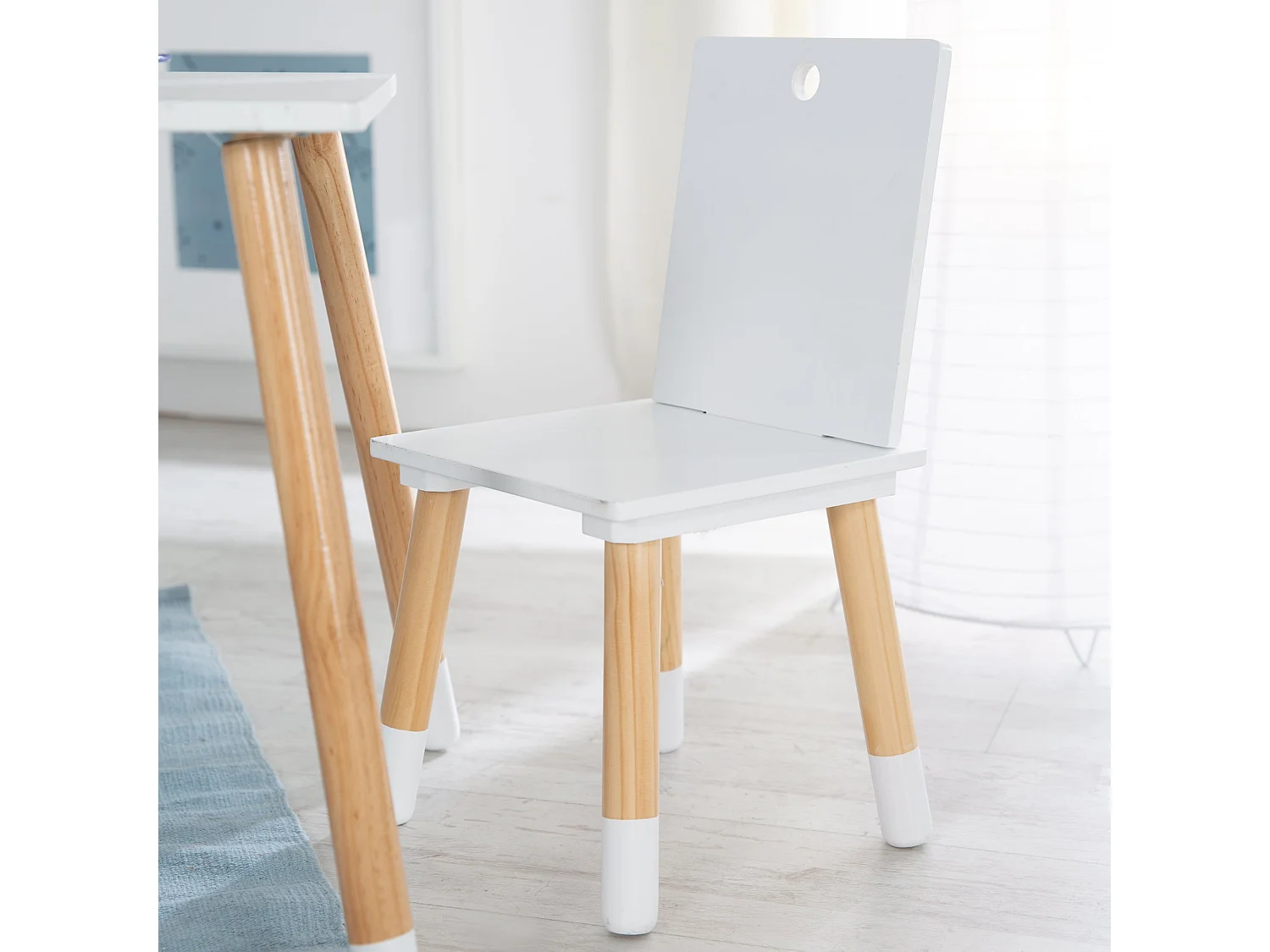 Conjunto de mesa e cadeiras infantis Roba de 3 peças com pernas de madeira