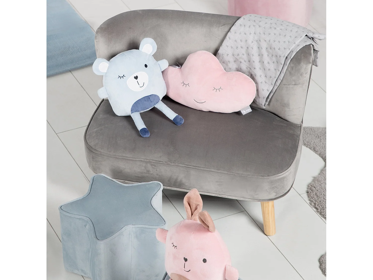 Kindersofa mit Holzfüßen
