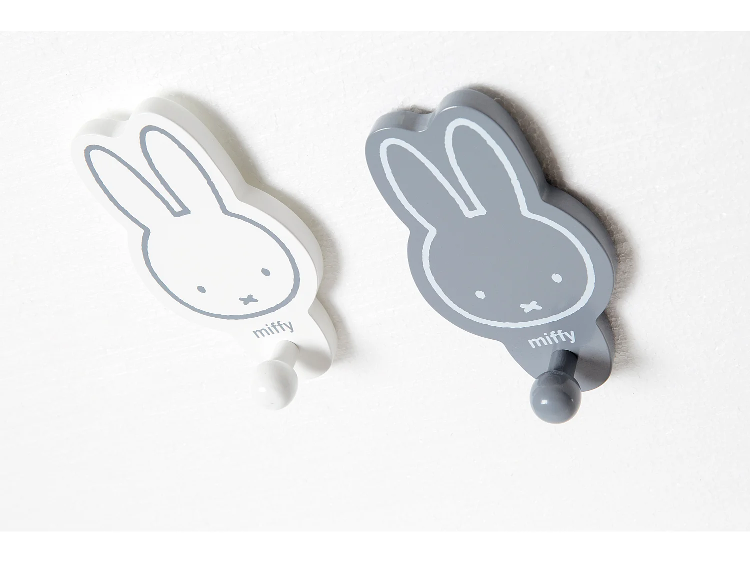 Ensemble de 2 Crochets Muraux miffy® pour Enfants - Crochets MDF Blanc et Gris