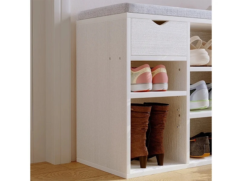 Scapino con seduta grigia in stile loft, panca bianca per ingresso, design moderno
