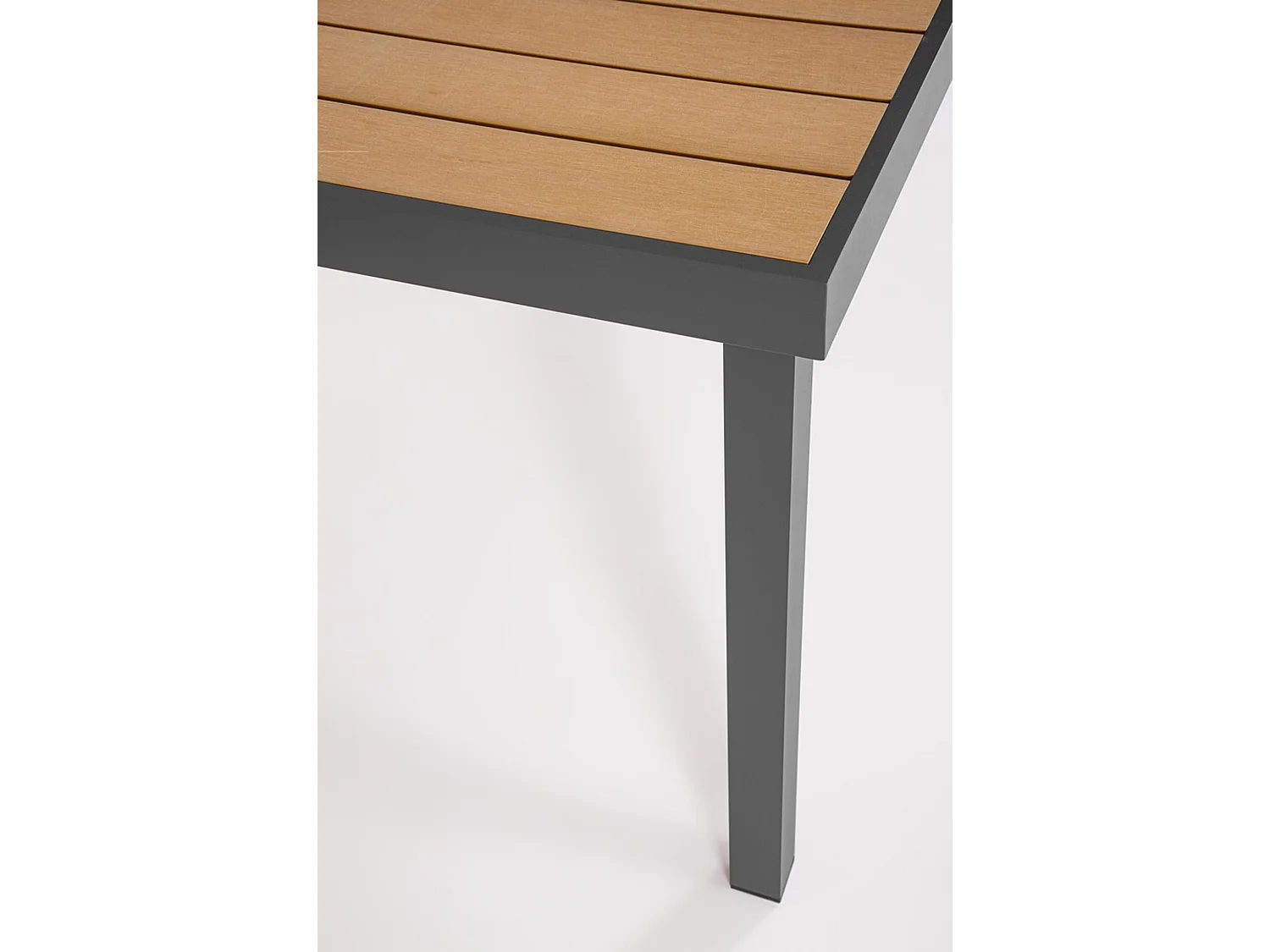 Table de jardin avec plateau effet bois et structure en aluminium - SANTANDER