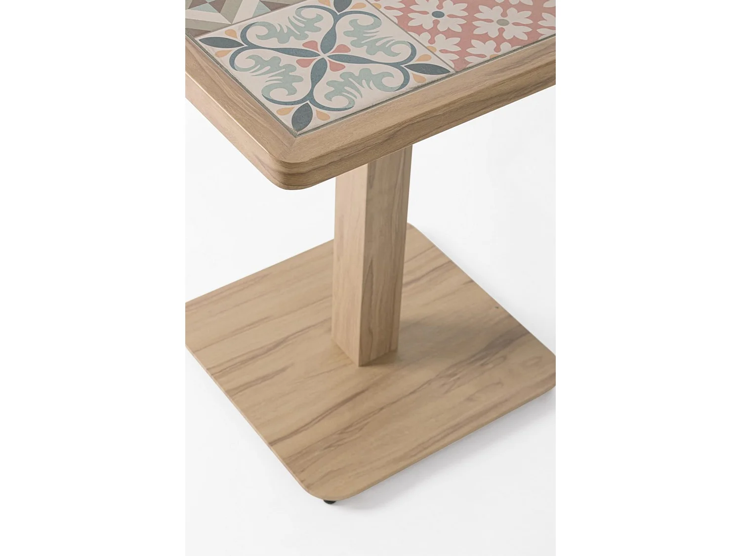Table de jardin avec plateau en porcelaine décorée  - ALVOR
