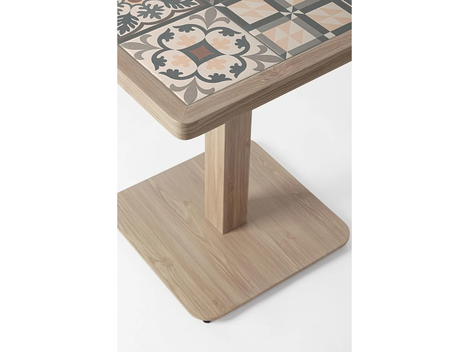 Table de jardin avec plateau en porcelaine décorée  - ALVOR