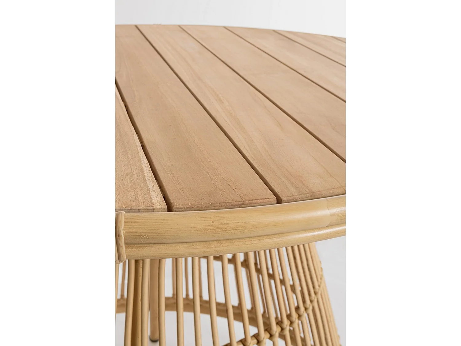 Table de jardin ronde en teck naturel et fibre effet rotin - LAMEGO