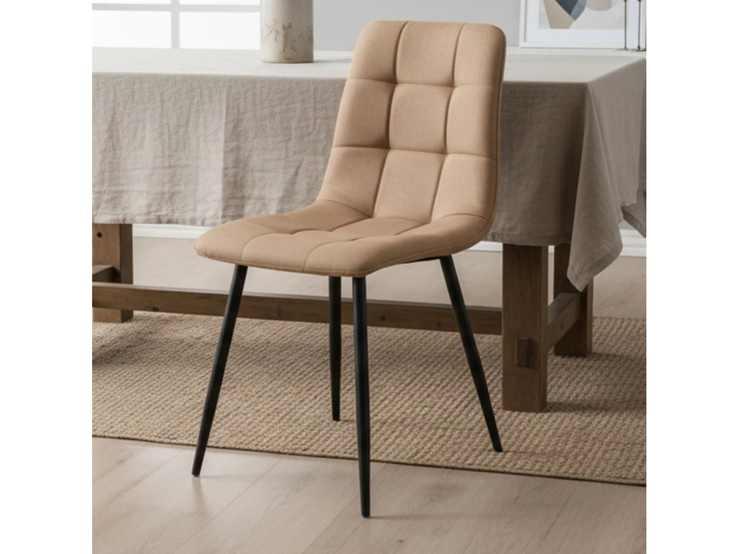 Pack de 4 Sillas de Comedor Tapizadas en Marrón Canela – Patas Metálicas Negras – Diseño Moderno, Elegante y Muy Confortable