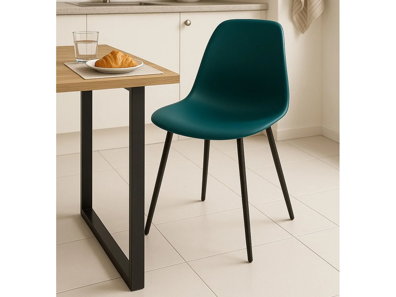 Pack de 4 Sillas de Comedor Tapizadas en Azul – Patas Metálicas Negras – Diseño Moderno y Elegante para Salón o Cocina