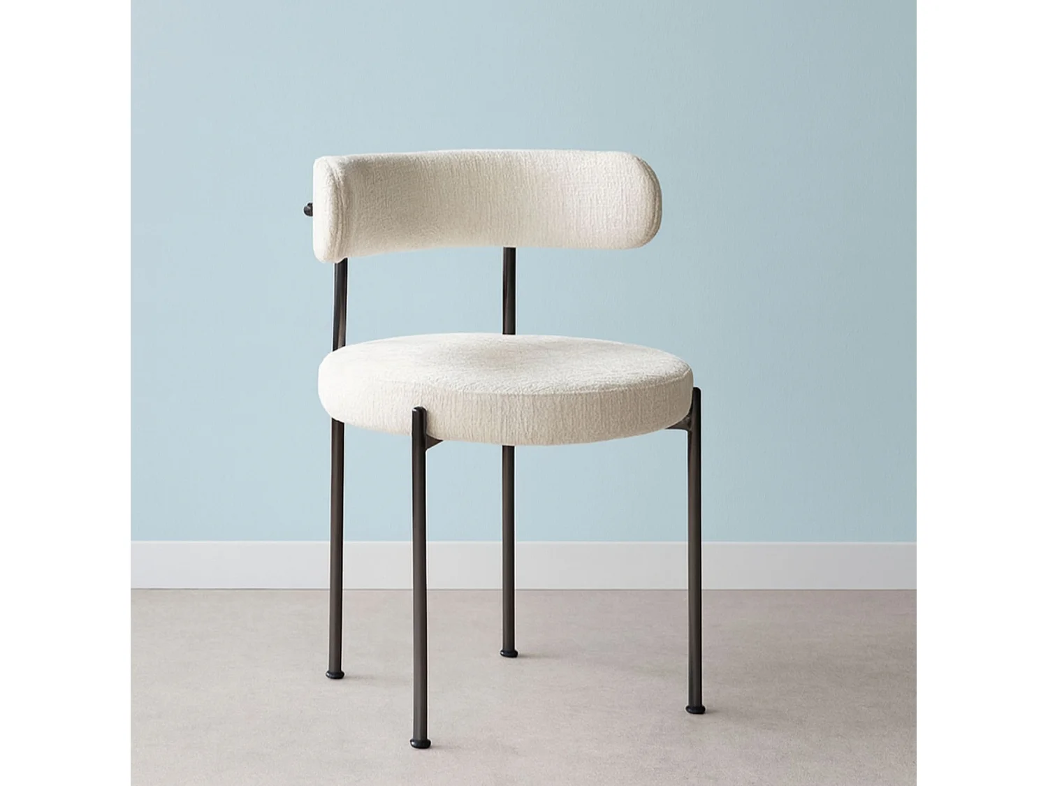 Pack 4 sillas tapizadas en tela beige lino con patas metálicas negras – diseño moderno y ligero para comedor o cocina