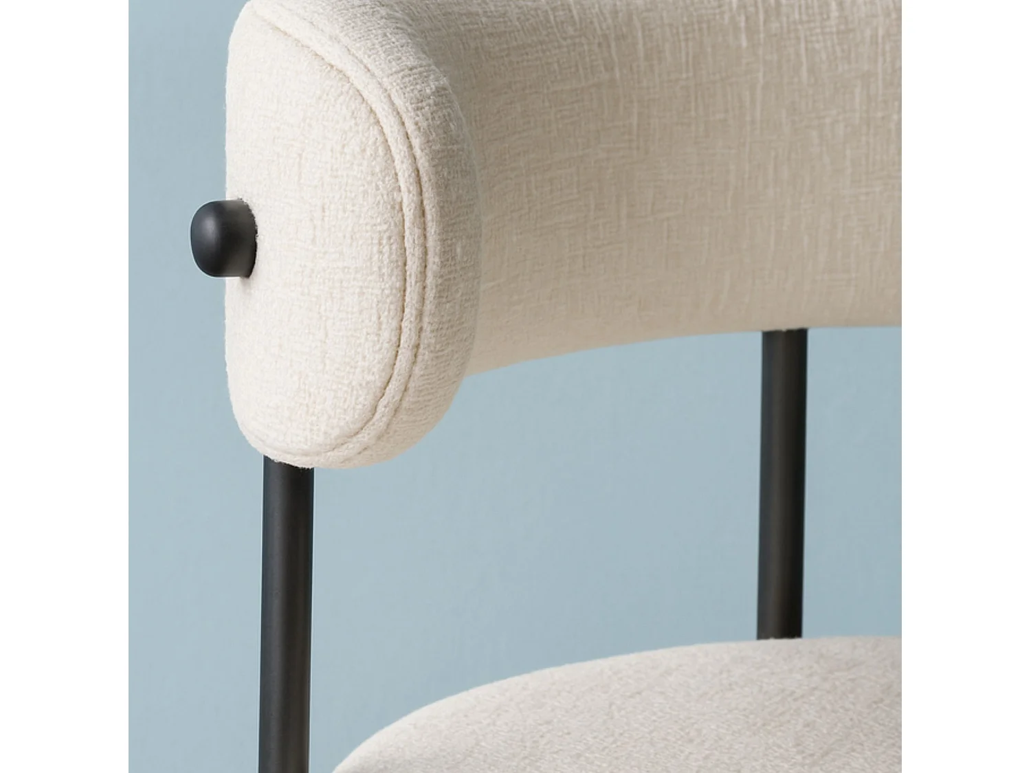 Pack 4 sillas tapizadas en tela beige lino con patas metálicas negras – diseño moderno y ligero para comedor o cocina