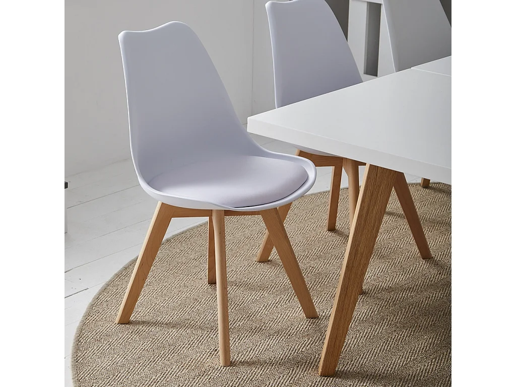 Pack 4 sillas blancas con patas de madera de haya y asiento acolchado – diseño nórdico, moderno y cómodo para comedor o cocina