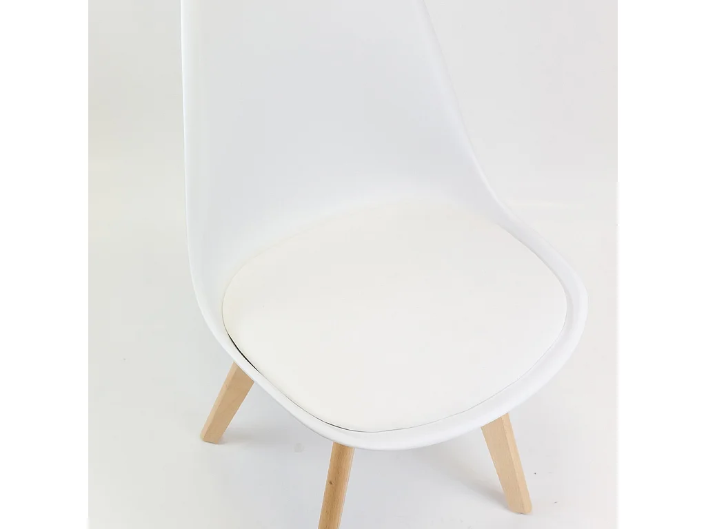Pack 4 sillas blancas con patas de madera de haya y asiento acolchado – diseño nórdico, moderno y cómodo para comedor o cocina