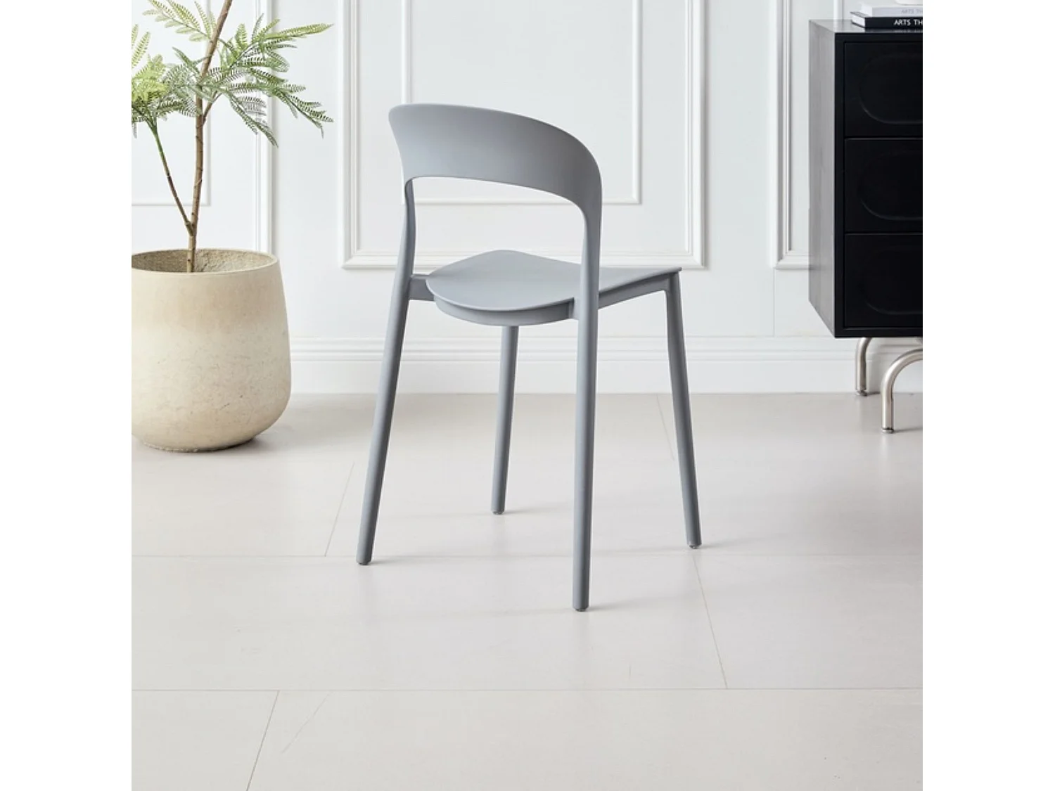 Pack 4 sillas de plástico gris acero con patas color plata – ligeras, resistentes y modernas para cocina o terraza