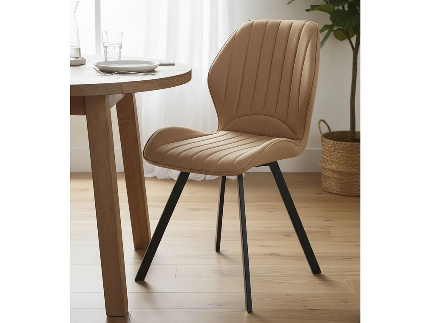 Pack de 4 Sillas de Comedor Tapizadas en Marrón Canela – Patas Metálicas Negras – Diseño Moderno, Elegante y Confortable