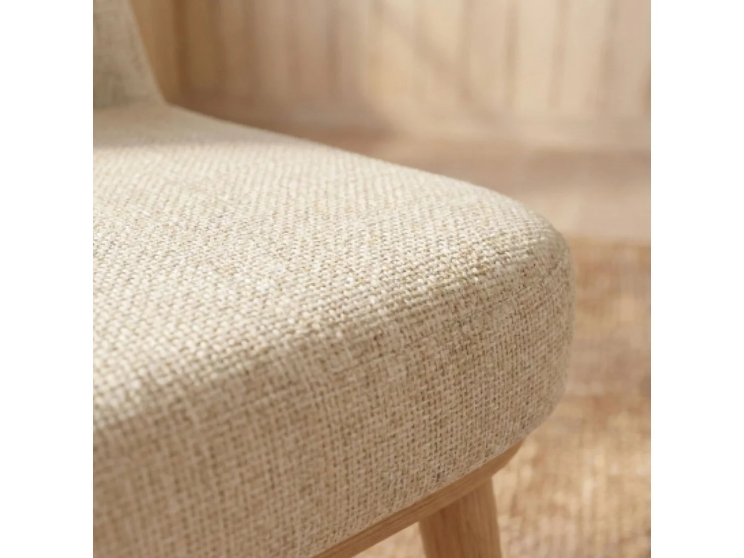 Pack 4 sillas tapizadas beige arena con patas efecto roble aserrado – diseño moderno y cómodo para comedor o salón