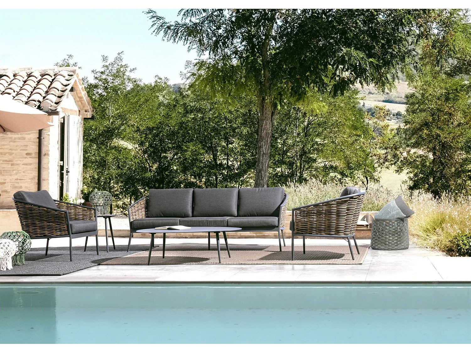 Mesa de jardim oval em alumínio antracite com acabamento em pintura a pó - FARO