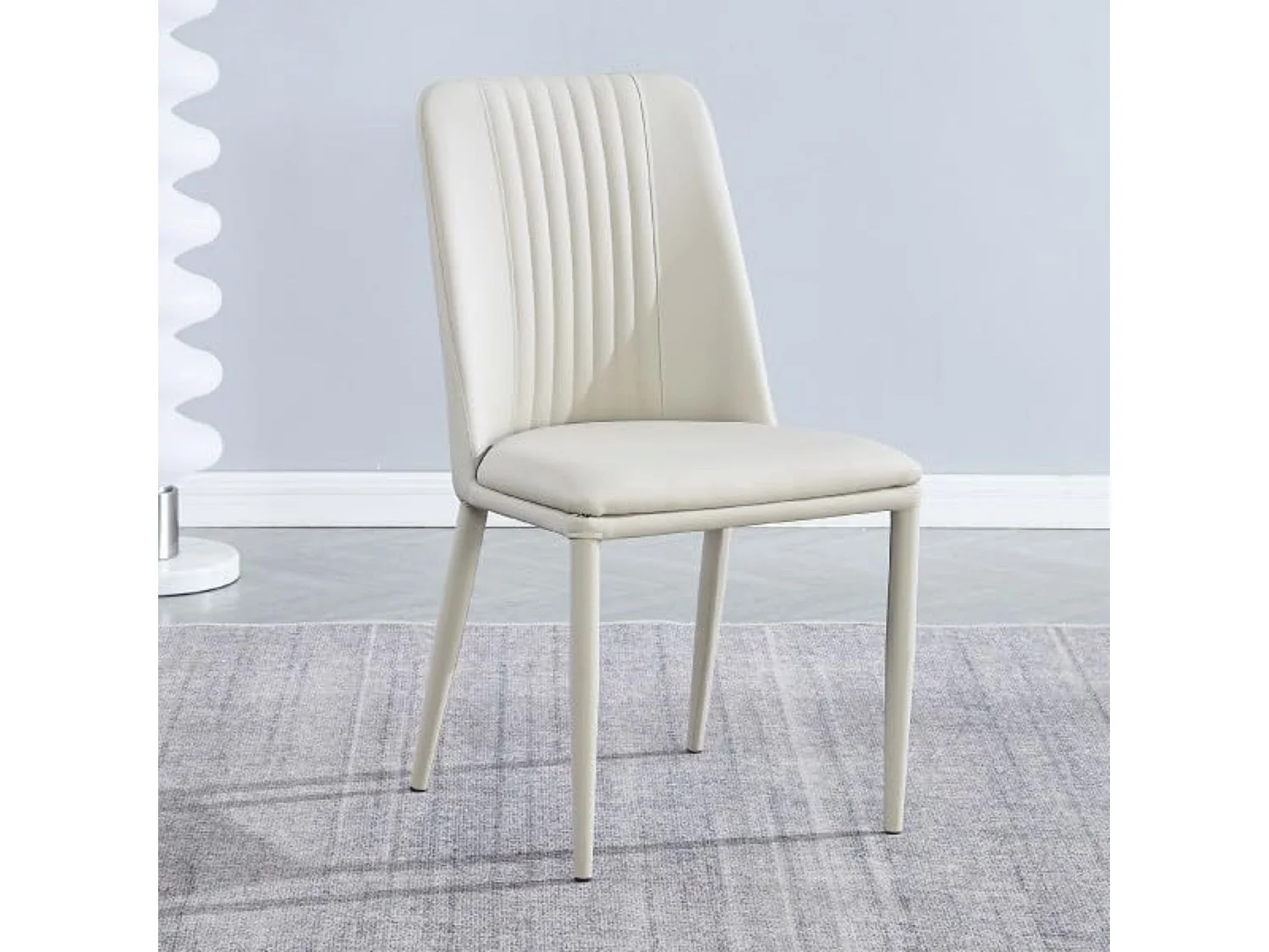 Conjunto de Comedor – Mesa Fija con Tapa Cerámica Imitación Mármol y Patas Metálicas Negras + 4 Sillas Tapizadas en PU (Tórtora)