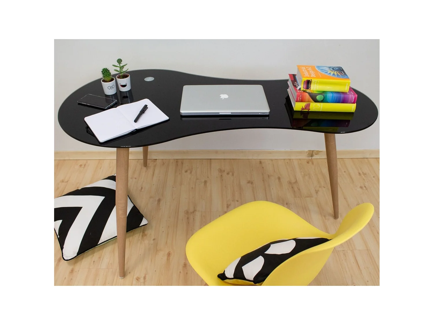 Mesa de Escritorio Negra con Tapa de Cristal Templado y Patas en Acero Efecto Madera – 140x70x74 cm – Diseño Moderno y Elegante