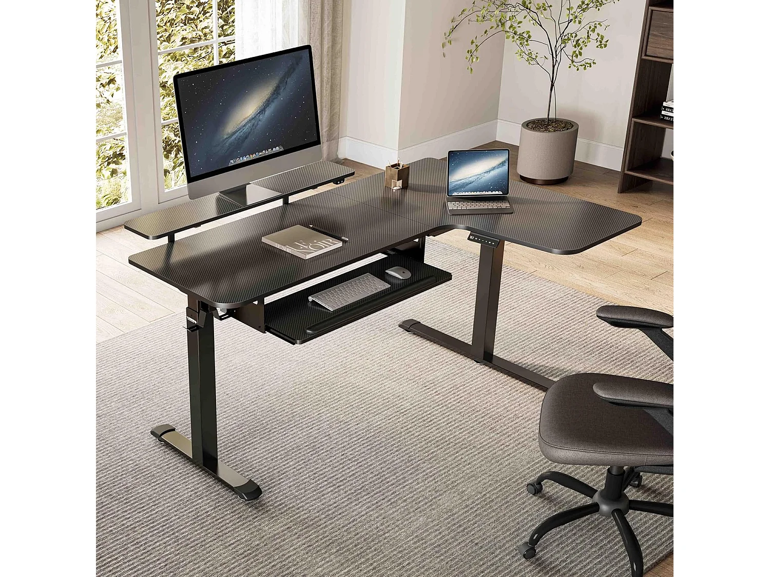 Bureau assis-debout électrique format L, grand bureau d'angle 155×110cm ergonomique. Hauteur ajustable, livré avec plateau clavier et support écran LED