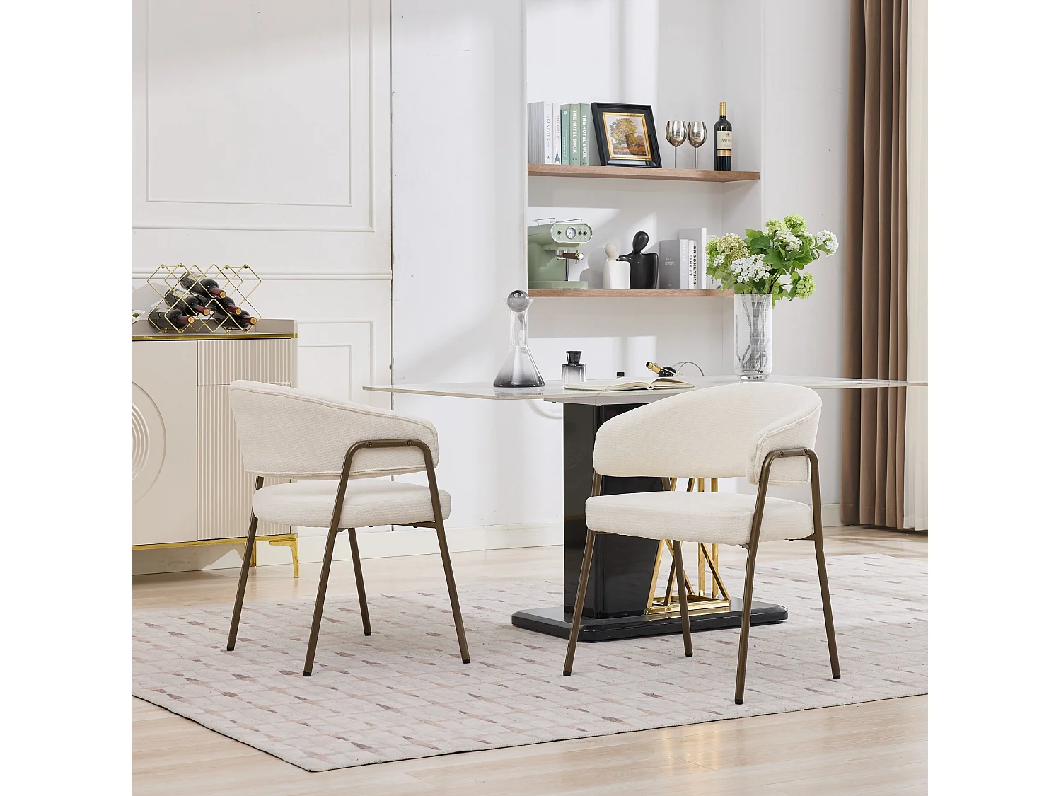 Eetkamerstoel van chenille met antieke messing armleuningen en poten - Beige