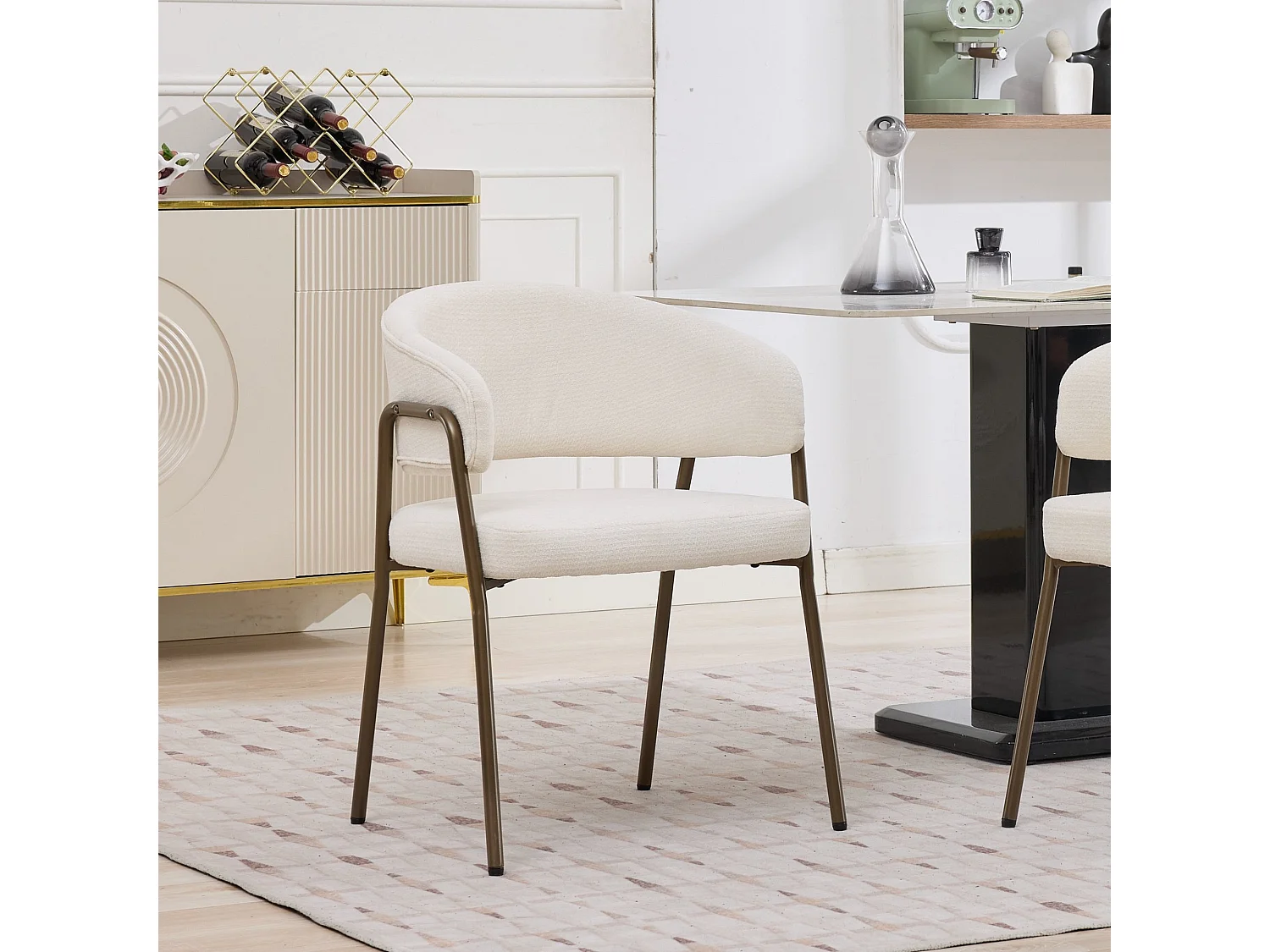 Eetkamerstoel van chenille met antieke messing armleuningen en poten - Beige