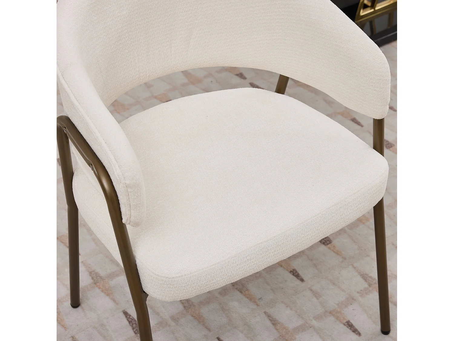 Eetkamerstoel van chenille met antieke messing armleuningen en poten - Beige