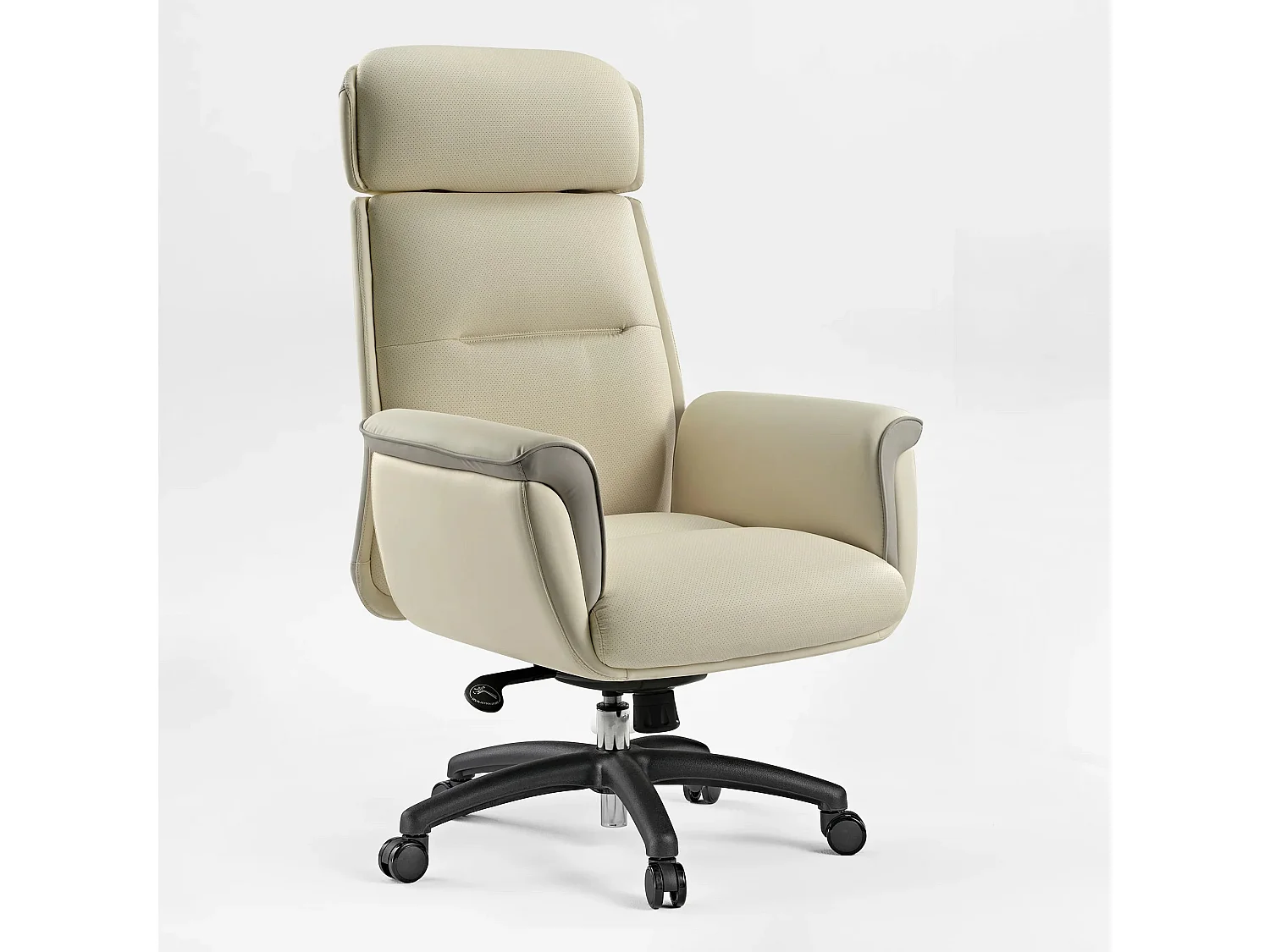 Fauteuil bureau cuir microfibre ergonomique, modèle direction confortable haut et spacieux. Pourvu d'appui-tête surélevé et garnissage bien rembourré, adapté