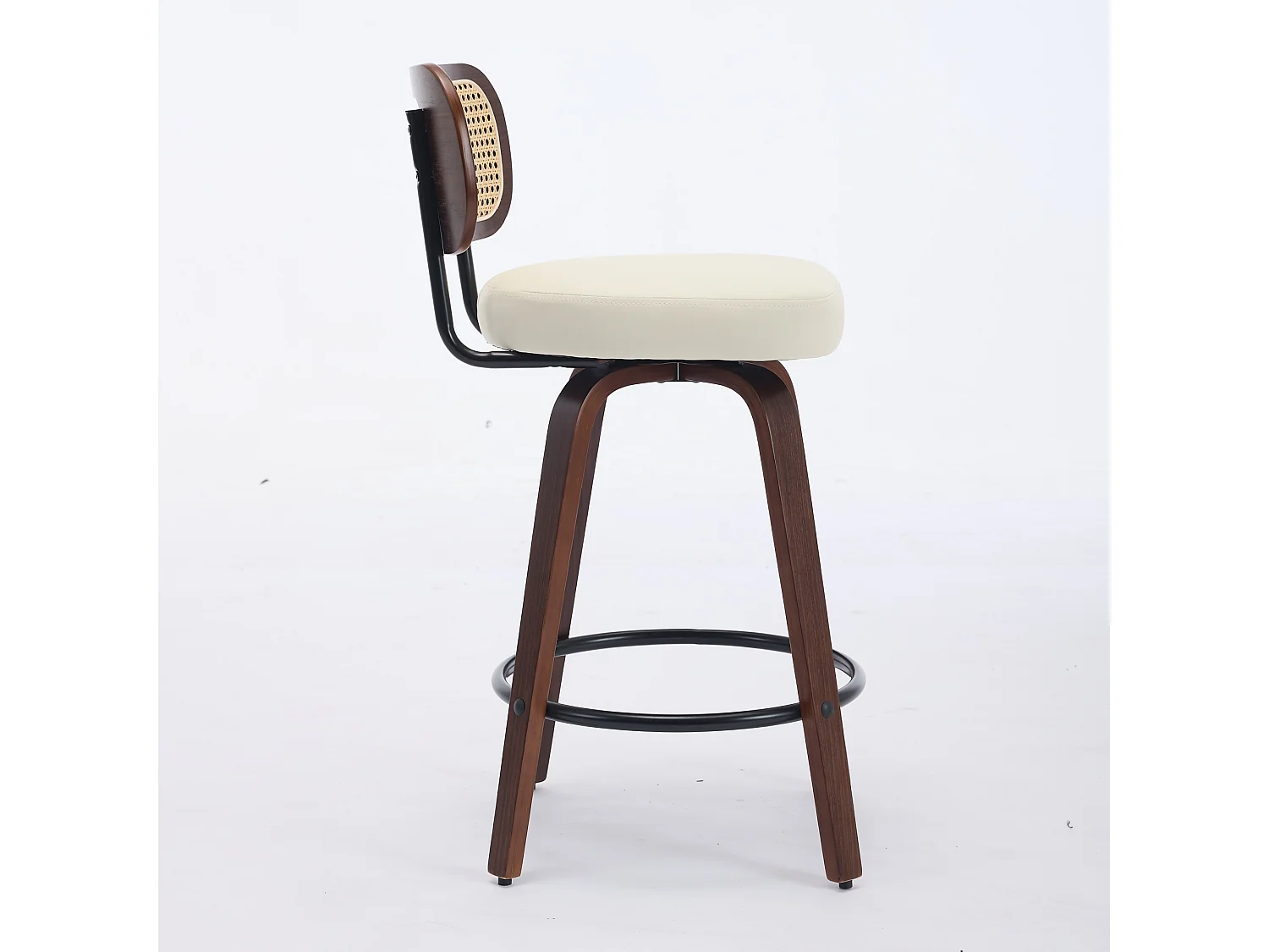 Lot de 2 tabourets de bar pivotant en assise PU beige - Dossier en canne et finitions en noyer