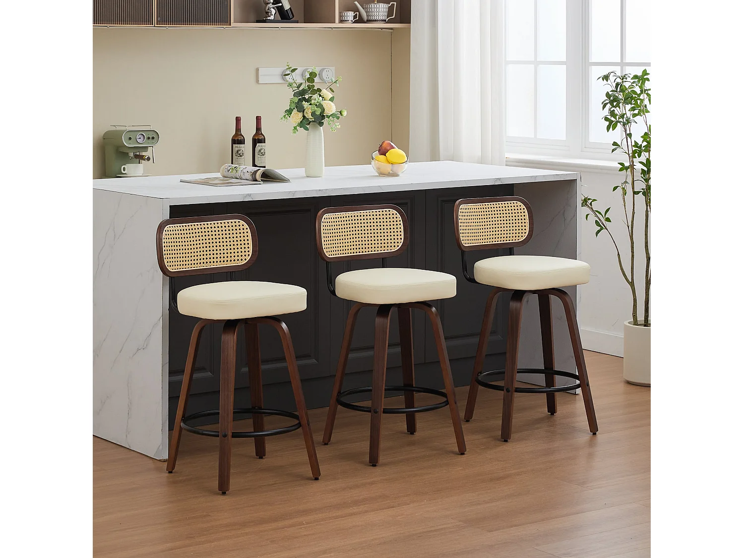 Lot de 3 tabourets de bar pivotant avec assise PU beige et dossier en canne