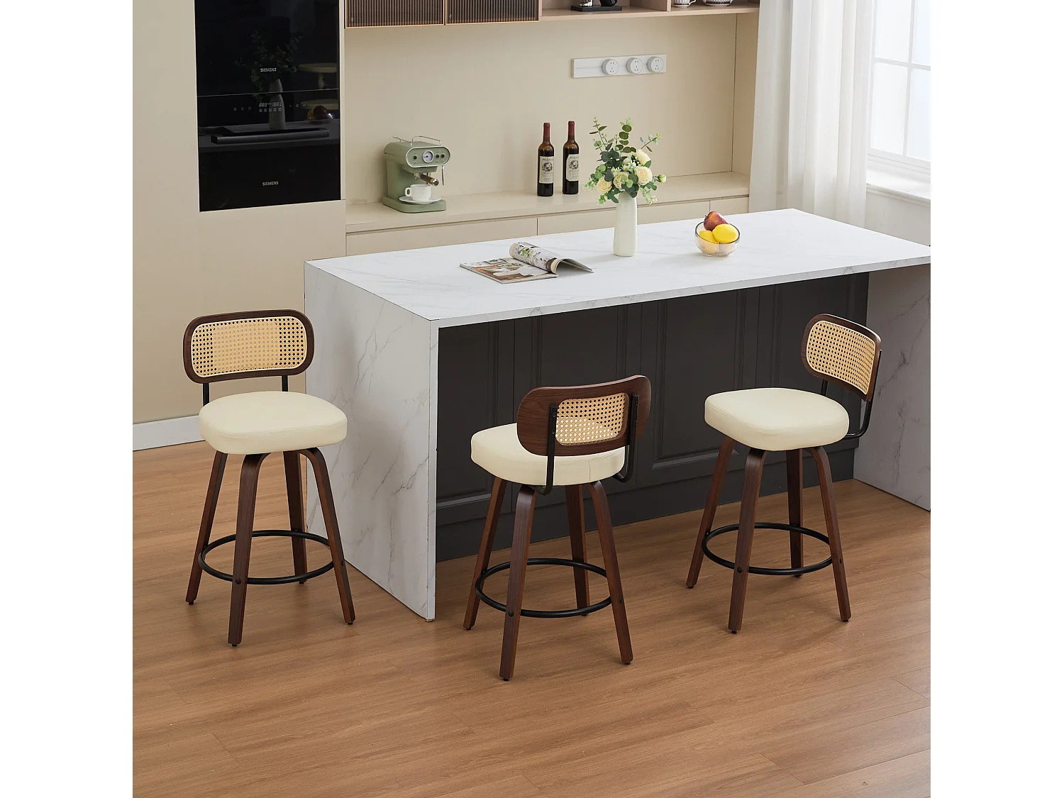 Lot de 3 tabourets de bar pivotant avec assise PU beige et dossier en canne