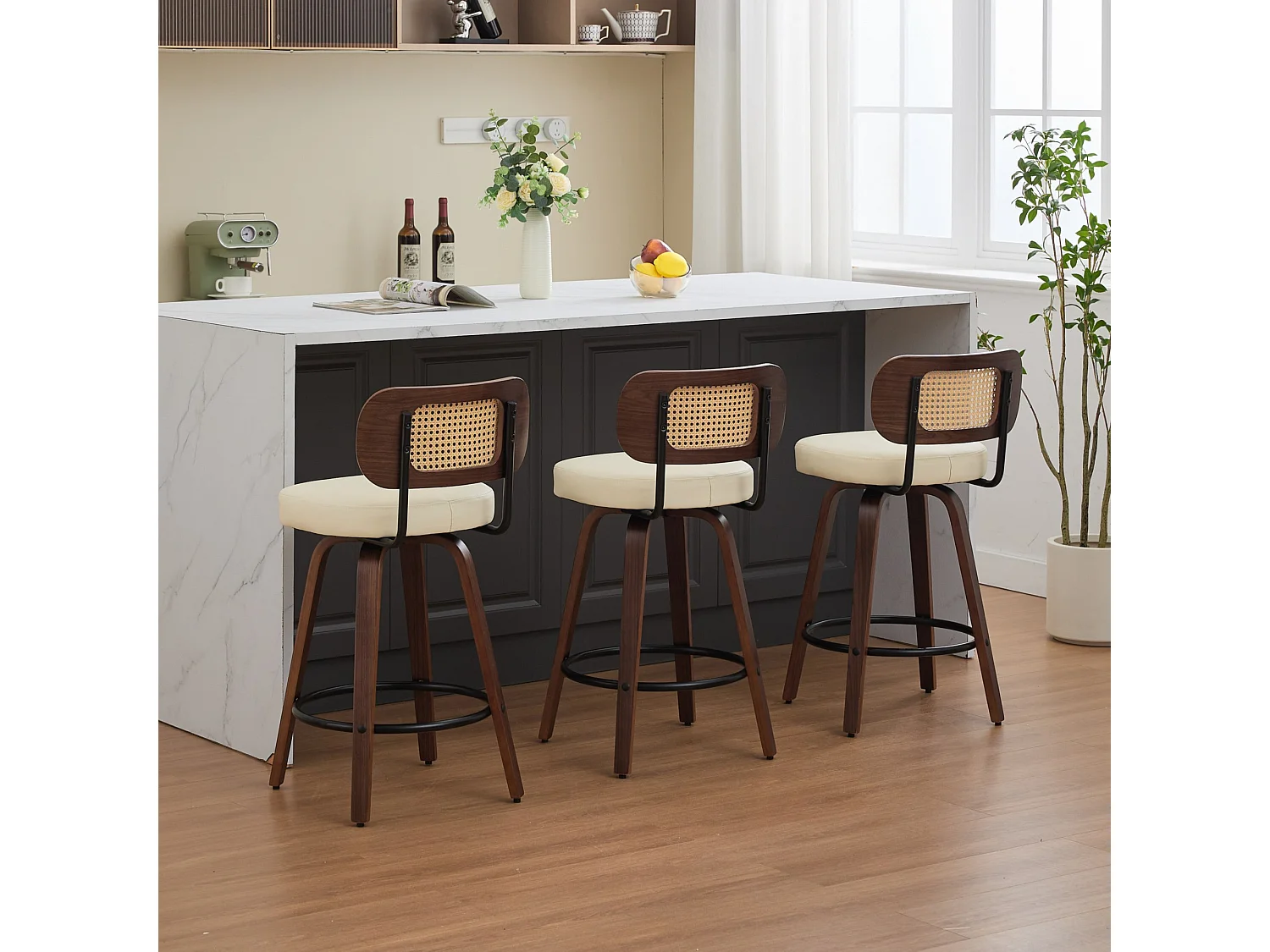 Lot de 3 tabourets de bar pivotant avec assise PU beige et dossier en canne