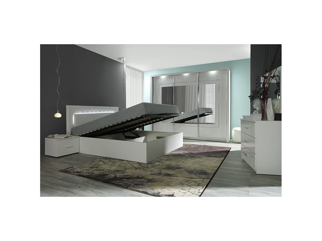 Chambre complète PANAREA avec lit coffre 160 x 200 cm, armoire LED, commode et chevets – Blanc brillant finition chrome