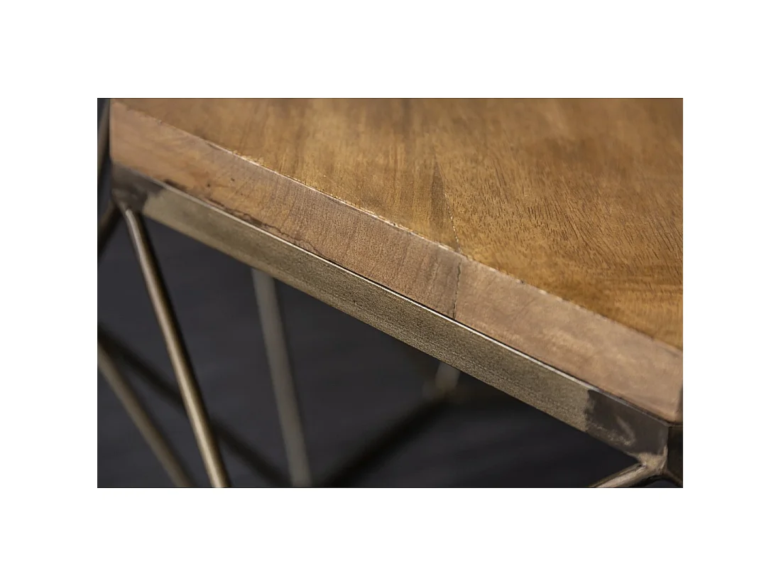 Couchtisch NEXORA 70 cm aus massivem Mangoholz und schwarzem Eisen im geometrischen Design