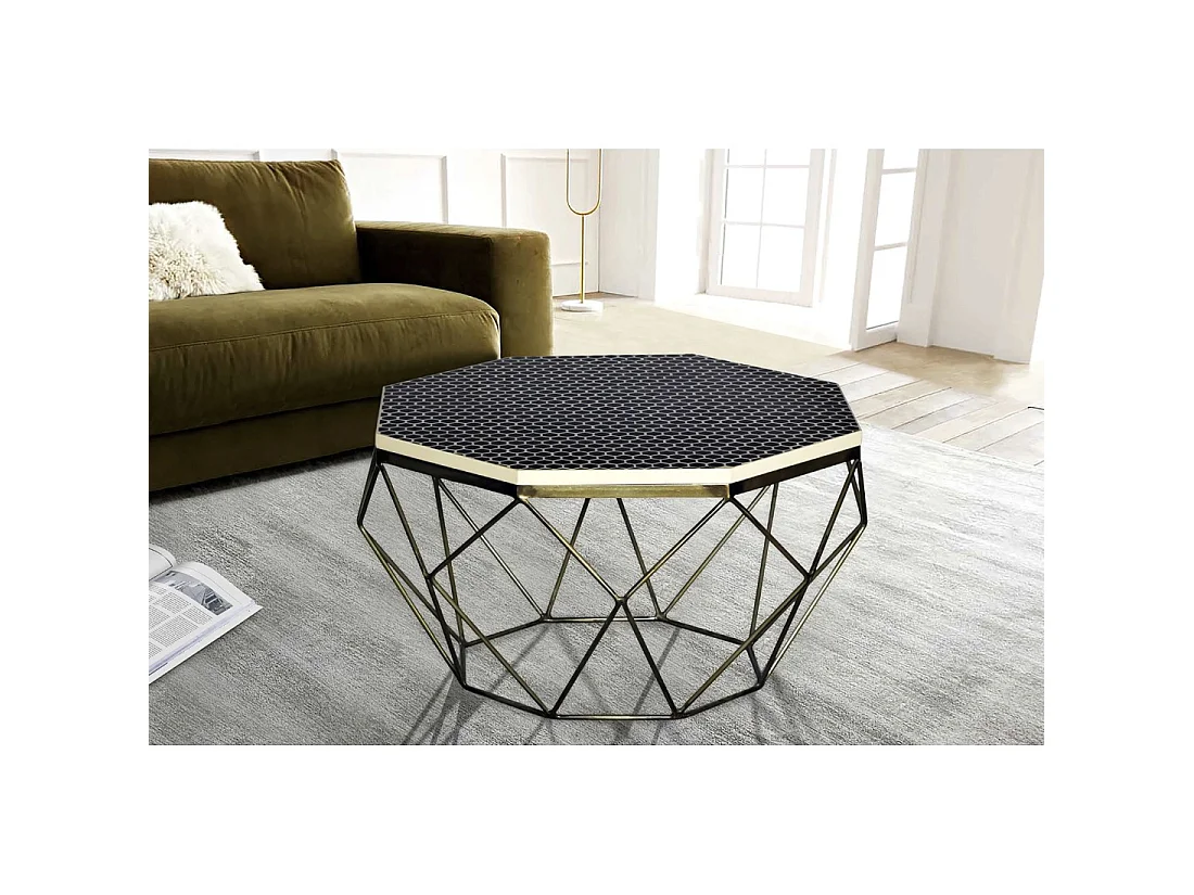 Couchtisch NEXORA 69 cm in schwarzem Polyresin und Eisen mit Messing-Finish im geometrischen Design