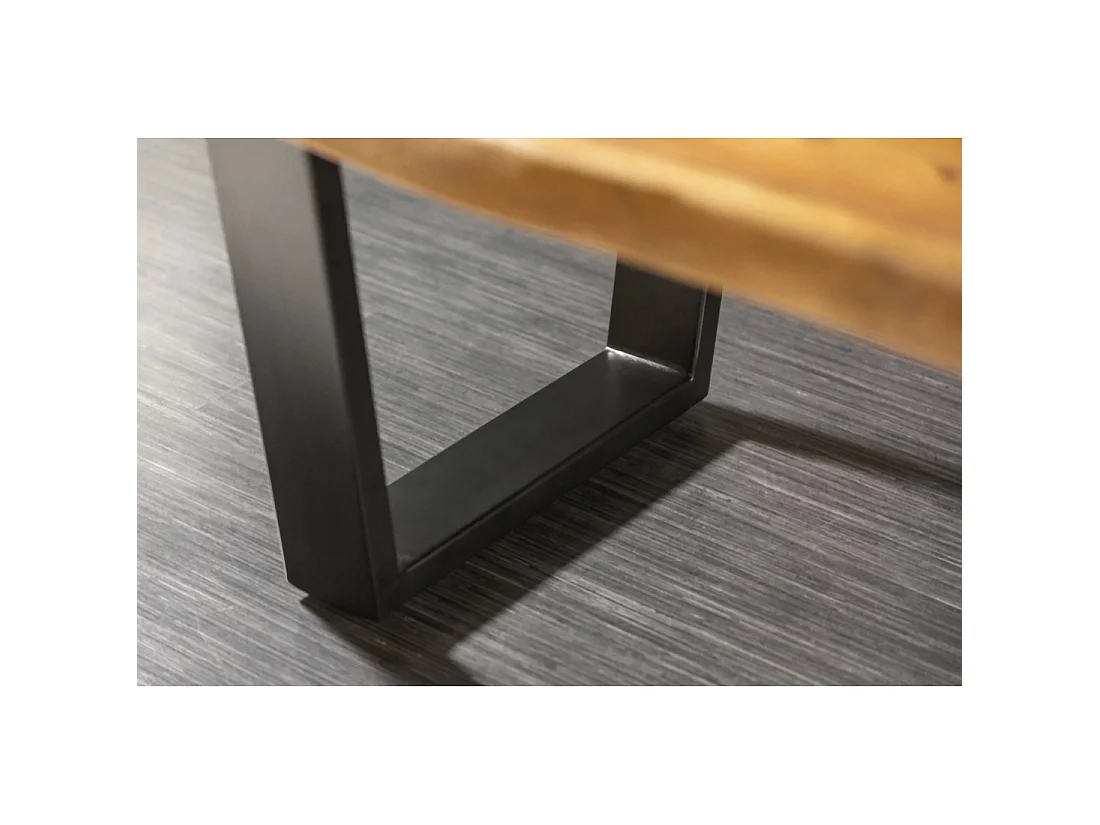 Couchtisch ARKAYA 110 cm aus massivem Akazienholz mit schwarzen Metallbeinen in U-Form