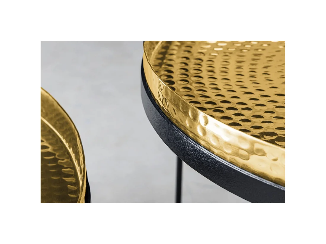 Lage bijzettafels VORTEX goud aluminium – set van 2 ronde tafels met gehamerd effect