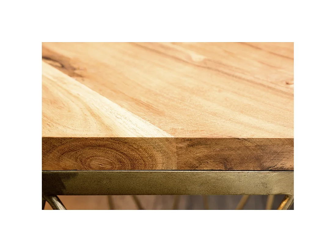 Beistelltisch NEXORA 50 cm Akazienholzoptik und Eisen mit Messing-Finish im geometrischen Design