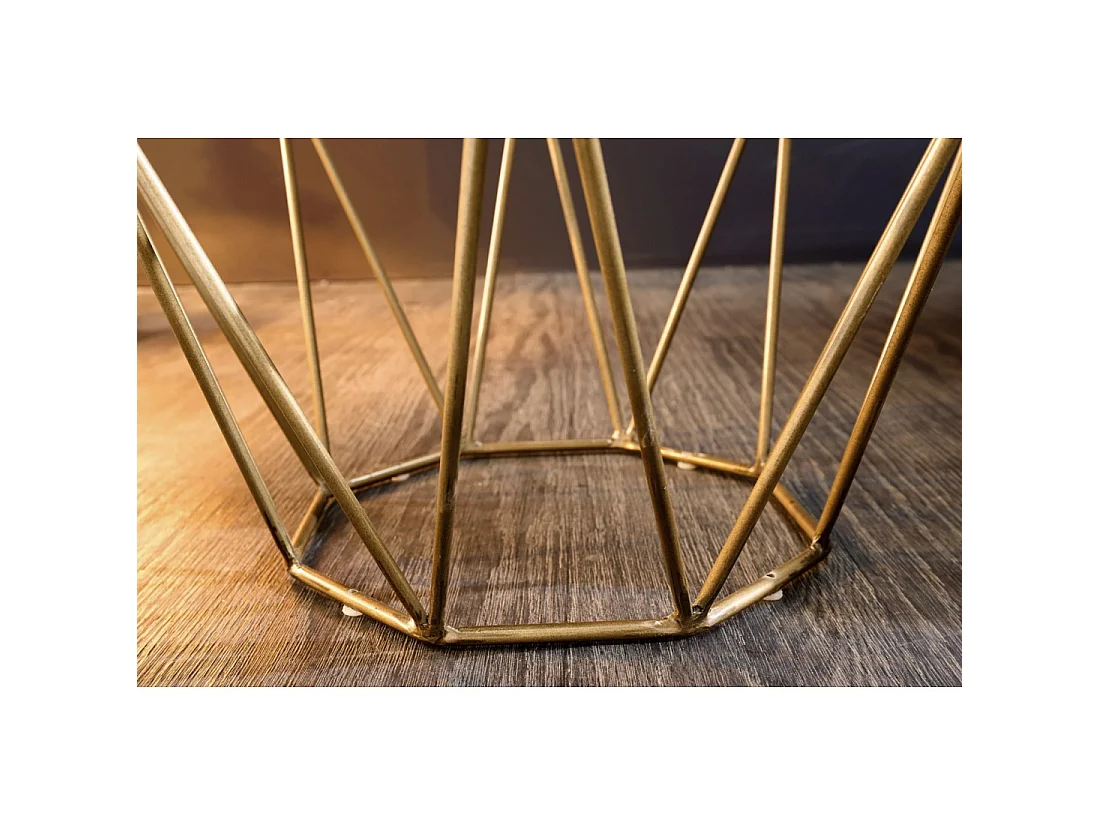 Beistelltisch NEXORA 50 cm Akazienholzoptik und Eisen mit Messing-Finish im geometrischen Design
