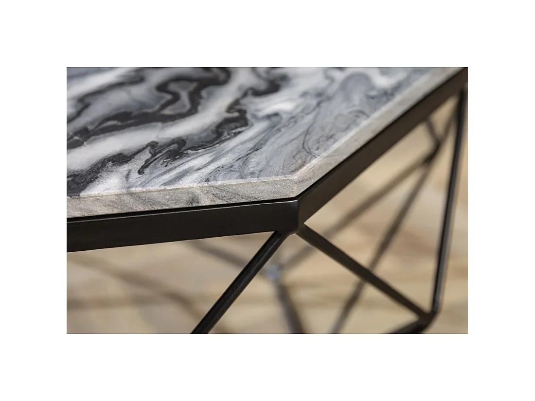 Lage tafel NEXORA 70 cm in grijs marmer en zwart metaal met geometrisch ontwerp