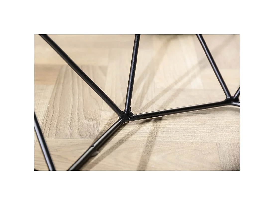 Lage tafel NEXORA 70 cm in grijs marmer en zwart metaal met geometrisch ontwerp