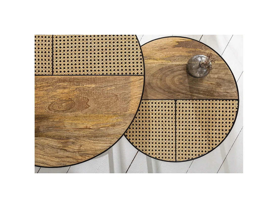 Niedrige Beistelltische KANEVIA, rund, aus massivem Mangoholz, Rattan und schwarzem Metall