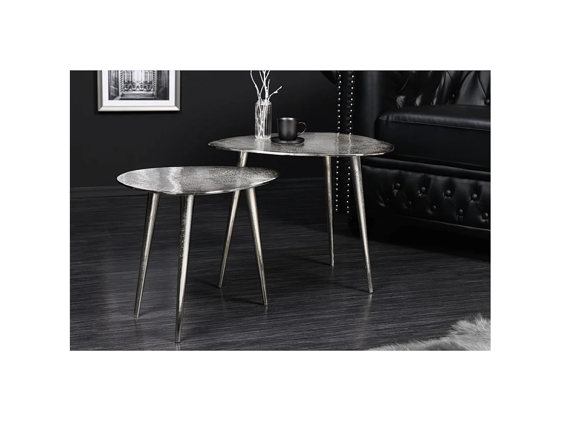 Tables basses gigognes VORTEX argentées en aluminium – lot de 2 tables design asymétriques