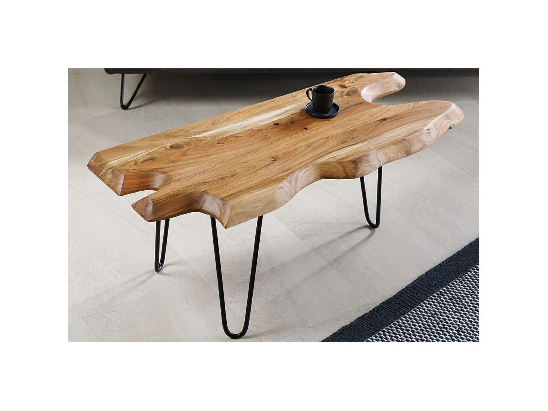 Table basse RIVET aus massivem Akazienholz in organischer Form und schwarzem Metall – natürliches Industriedesign