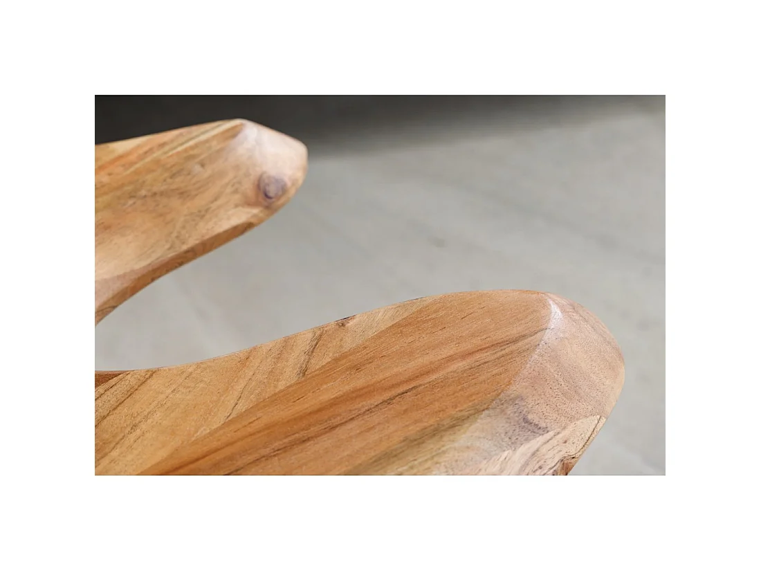 Table basse RIVET aus massivem Akazienholz in organischer Form und schwarzem Metall – natürliches Industriedesign