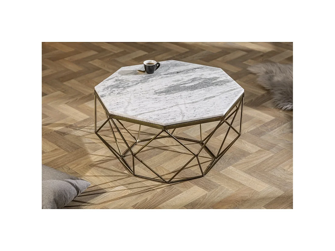 Couchtisch NEXORA 70 cm aus weißem Marmor und Metall mit Messing-Finish im geometrischen Design