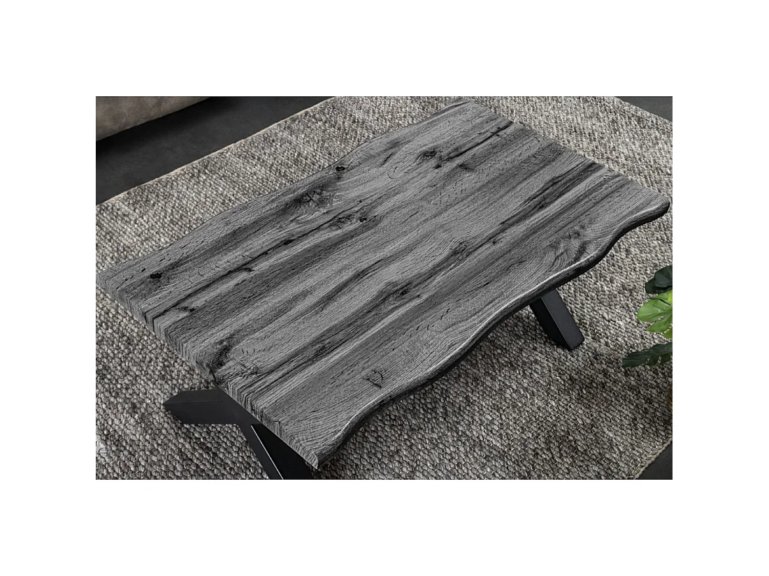 Mesa baja RIVET efecto madera gris y patas metálicas negras en X – mesa de diseño industrial moderno