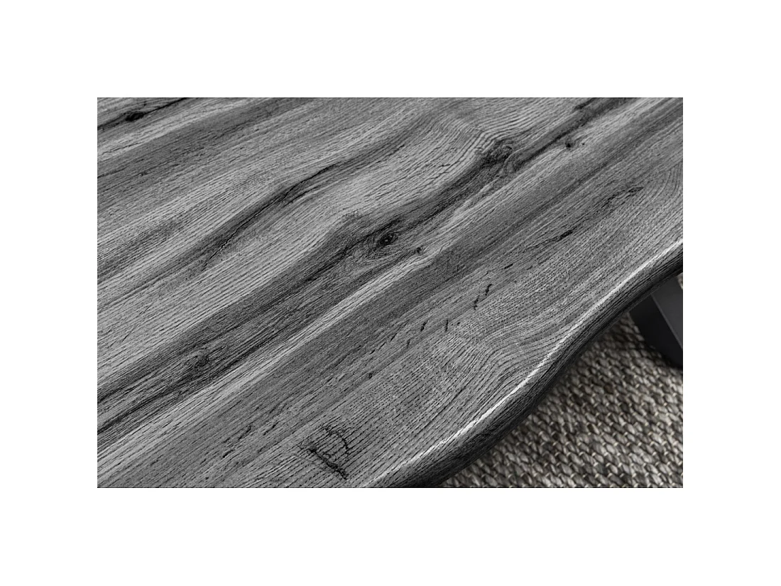 Mesa baja RIVET efecto madera gris y patas metálicas negras en X – mesa de diseño industrial moderno