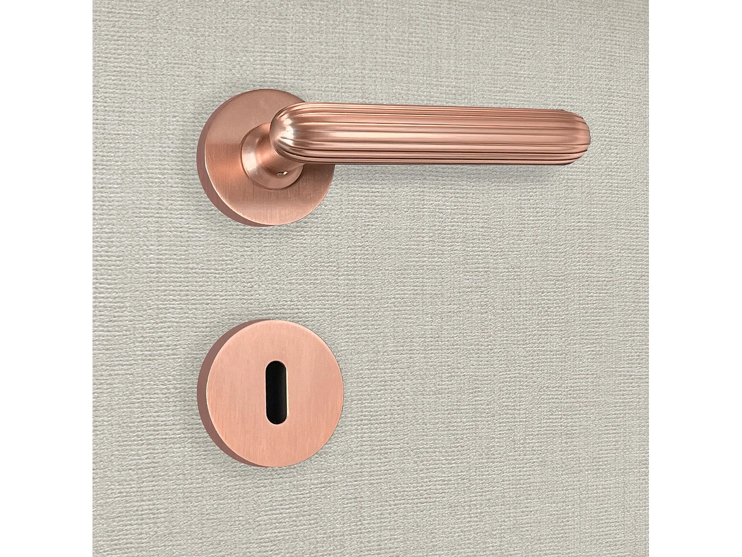Poignée de porte design à clé finition aspect or rose Livia - KATCHMEE - KatchMee