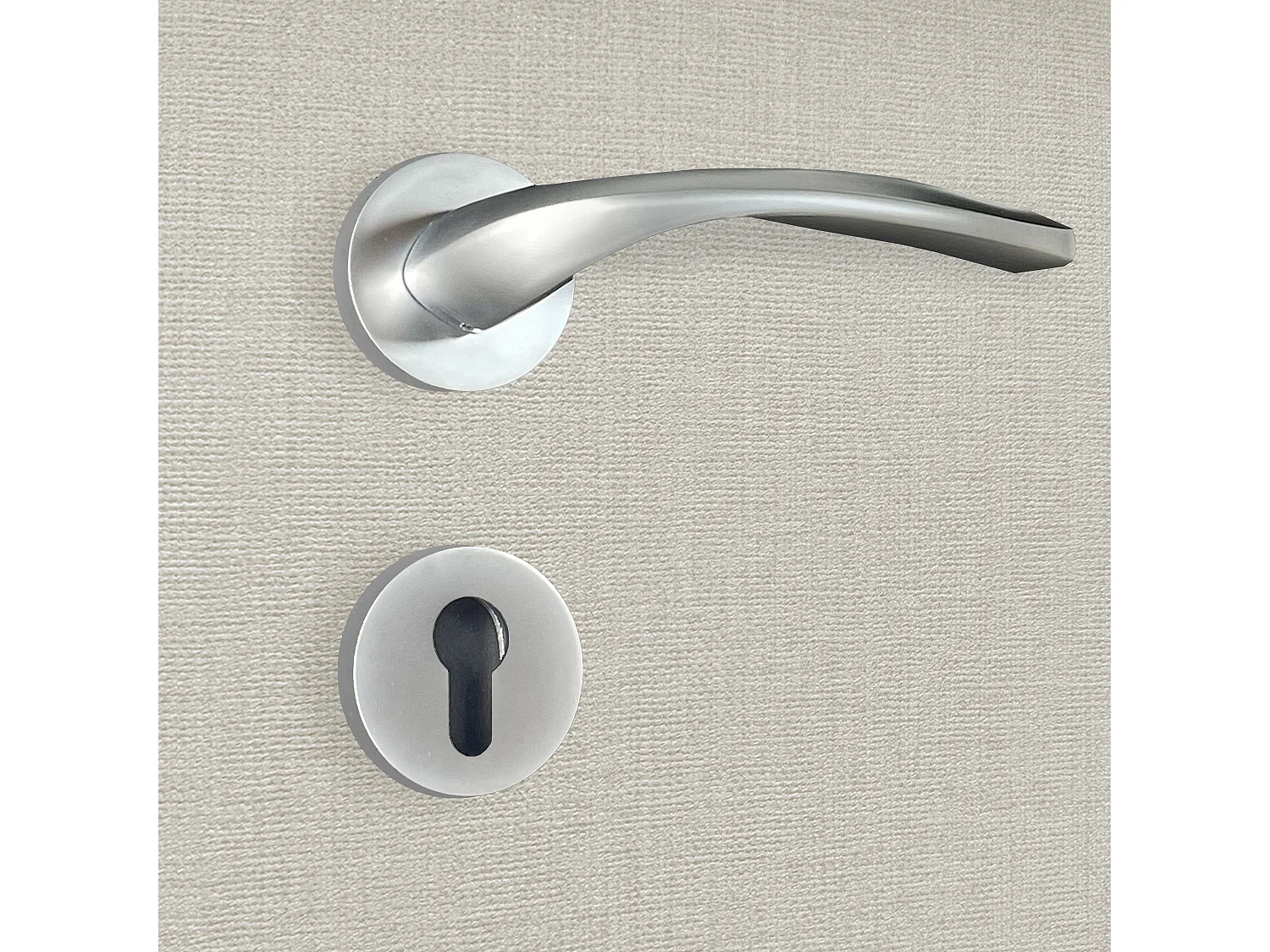 Poignée de porte design à cylindre finition aspect chrome mat Flavia - KATCHMEE - KatchMee